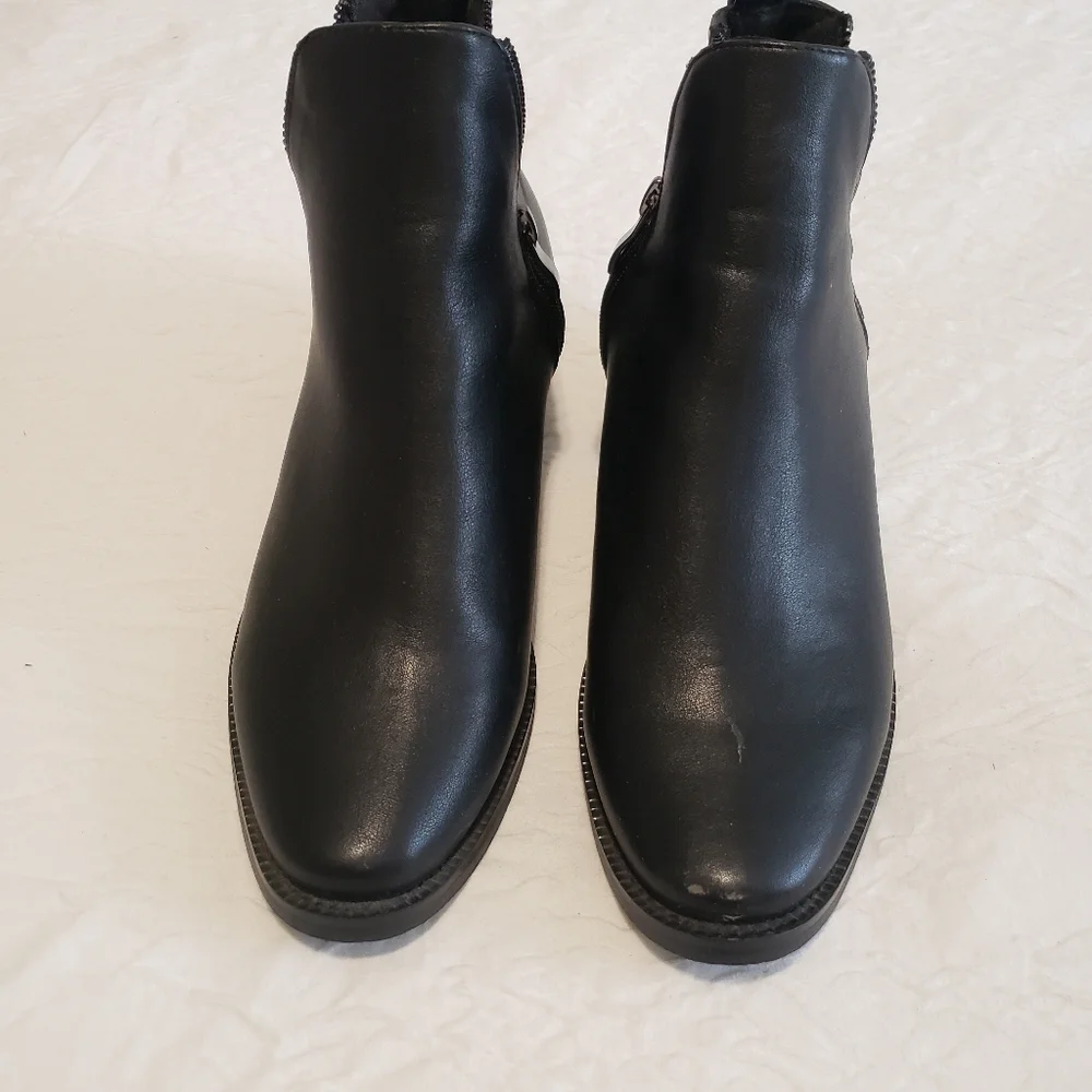 BLACK BOOTIES SIZE 71/2